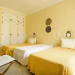 Sunset,sleeps 9,heatable Pool,walk To Marina Villa *